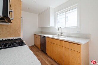 1318 S Ogden Dr in Los Angeles, CA - Building Photo - Building Photo