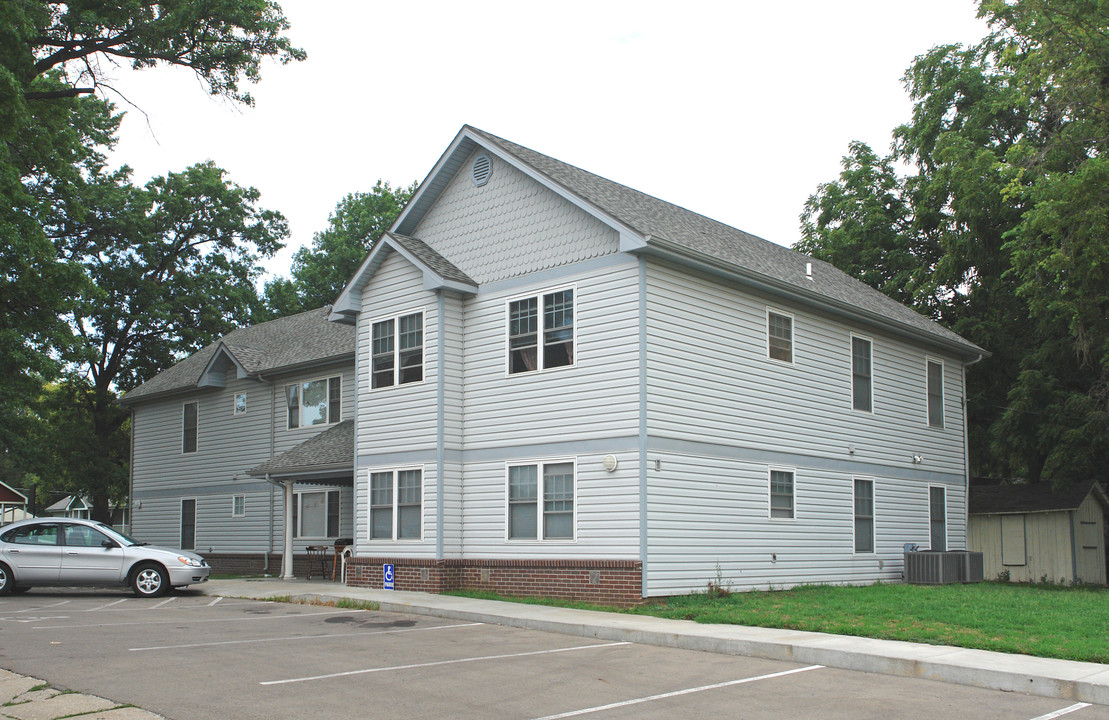 524 SW Clay St in Topeka, KS - Building Photo