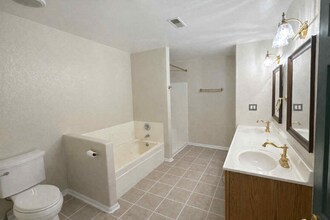 83 Verbena Rd in Lake Ozark, MO - Foto de edificio - Building Photo