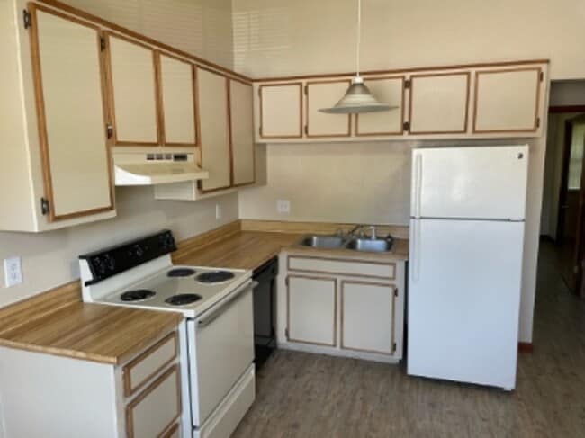 property at 1235 Continental Ct