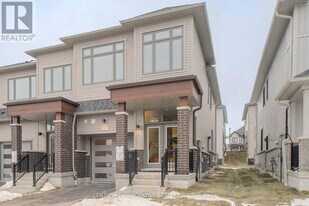 2057 Horace Duncan Cres in Oshawa, ON - Building Photo