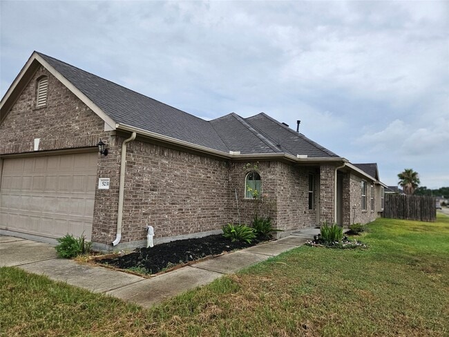 5231 Lagoon Ct in Bacliff, TX - Building Photo - Building Photo