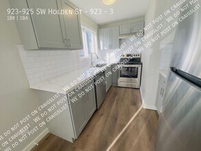 923-925 SW Holden St in Seattle, WA - Building Photo - Building Photo