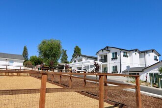 Emerald Court Apartments in Atascadero, CA - Foto de edificio - Interior Photo