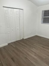 2555 NE 181st St in North Miami Beach, FL - Building Photo - Building Photo