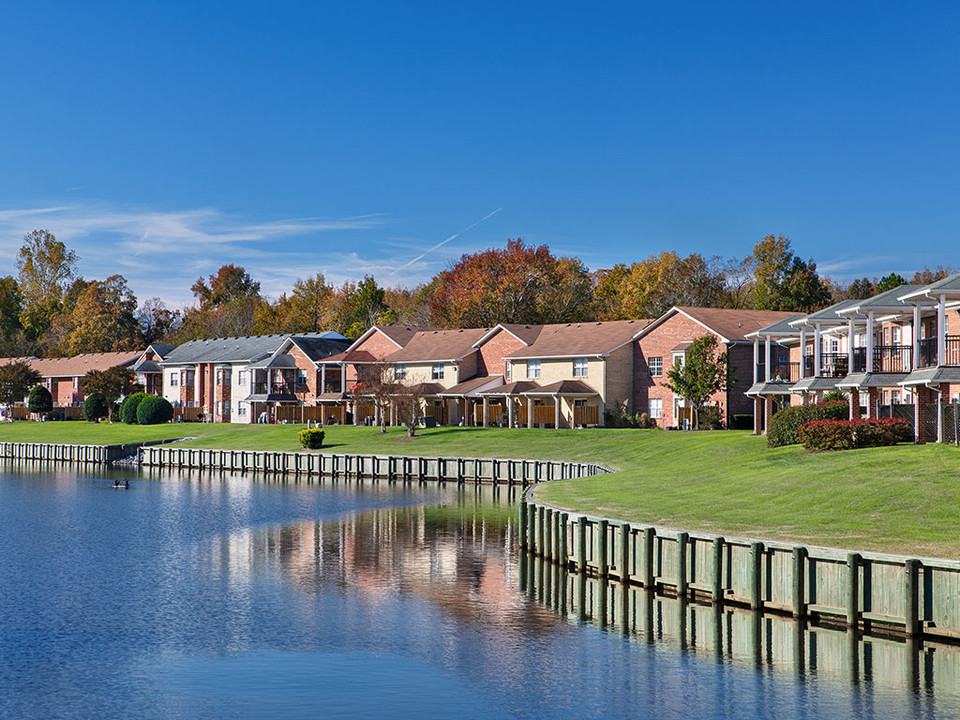 Holly Point in Chesapeake, VA - Building Photo