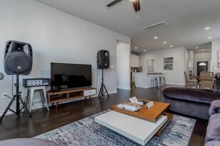 Room in House on Saginaw Dr in Manor, TX - Building Photo