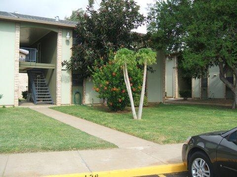 Laredo Manor Apartments in Laredo, TX - Building Photo - Building Photo