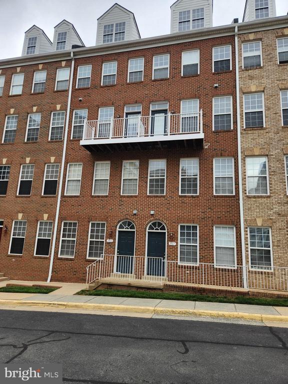 property at 2663 Manhattan Pl