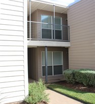 Carillon Apartments in Dallas, TX - Foto de edificio - Building Photo