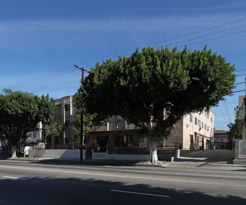 2016 Daly St in Los Angeles, CA - Foto de edificio