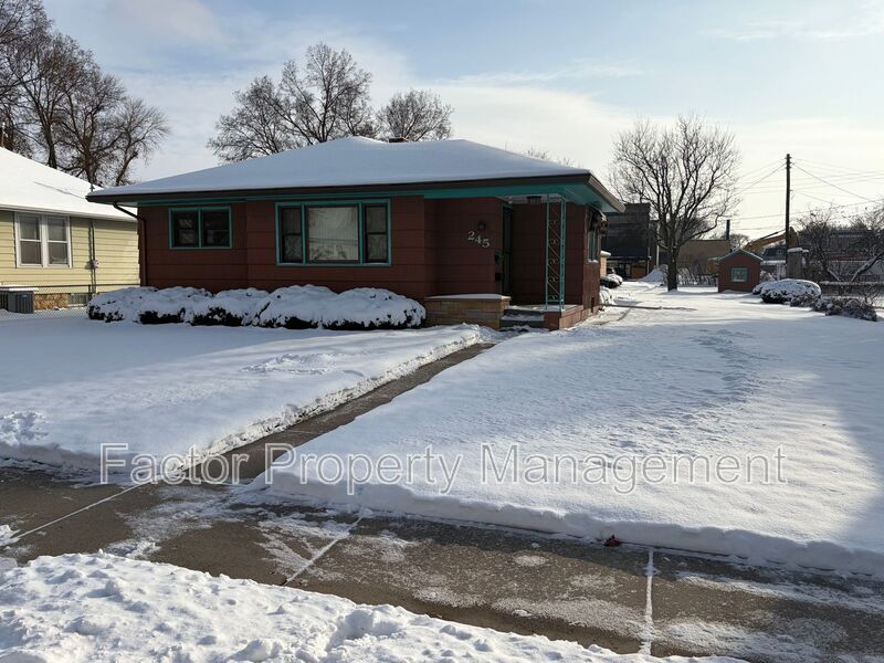 245 Wheeler Ave in North Mankato, MN - Building Photo