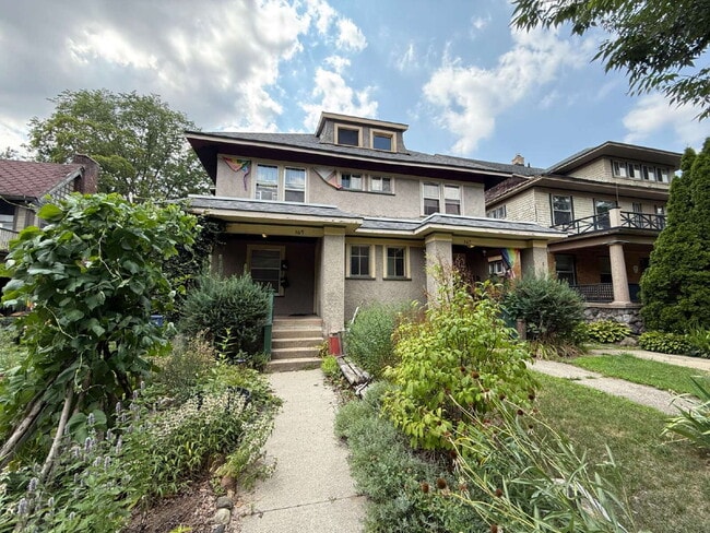 property at 569 Paris Ave SE