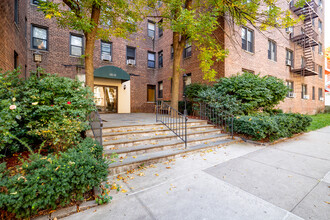 10218 64th Ave in Forest Hills, NY - Building Photo - Building Photo