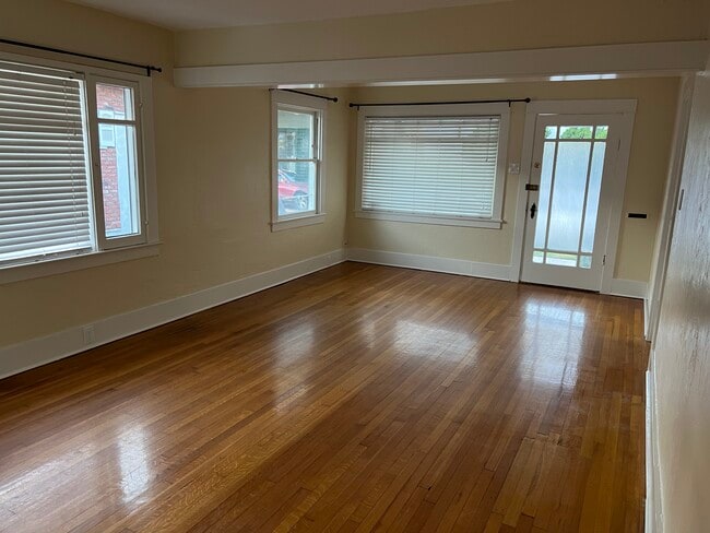 1234 E Florida St, Unit 1234 in Long Beach, CA - Building Photo - Building Photo