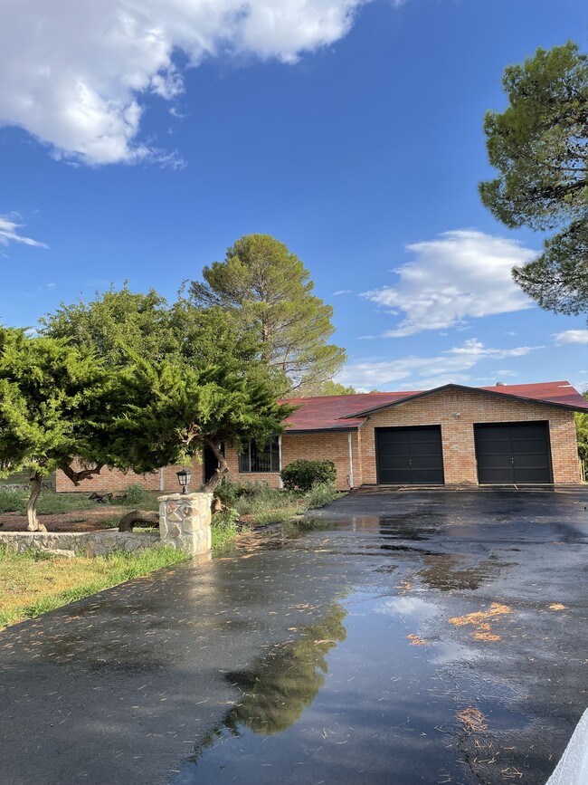 810 Greenwood Rd in Anthony, TX - Foto de edificio - Building Photo