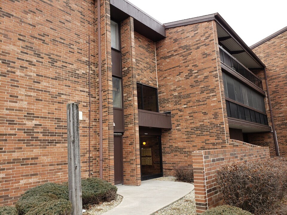 14524 Walden Ct in Oak Forest, IL - Building Photo