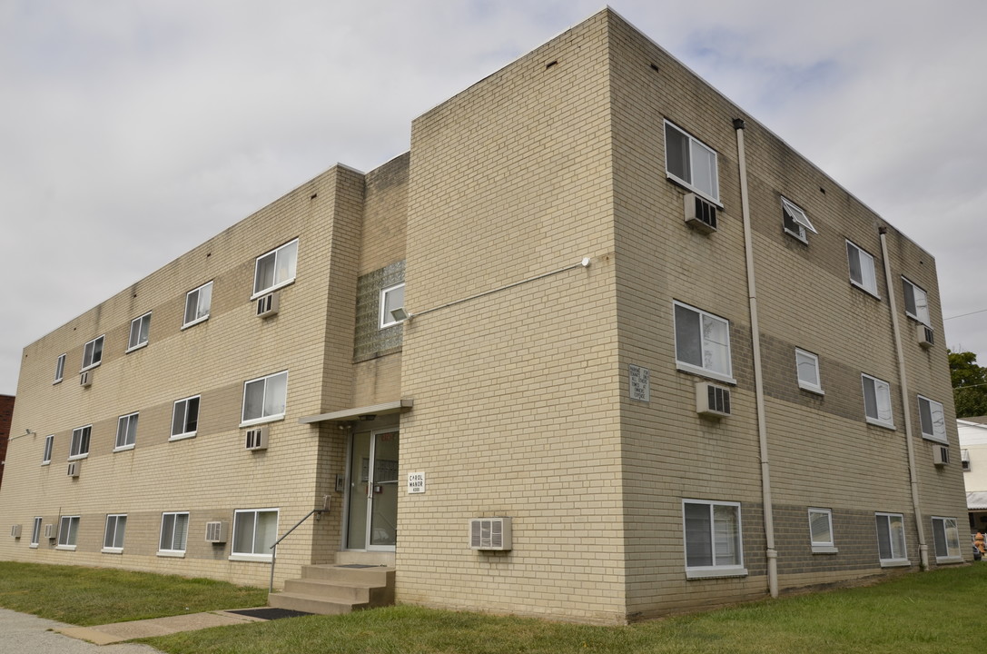 Carol Manor in Philadelphia, PA - Building Photo