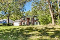 1040 Forest Hill Rd in Lake Forest, IL - Foto de edificio - Building Photo