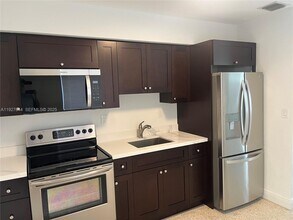 90 E 15th St in Hialeah, FL - Building Photo - Building Photo