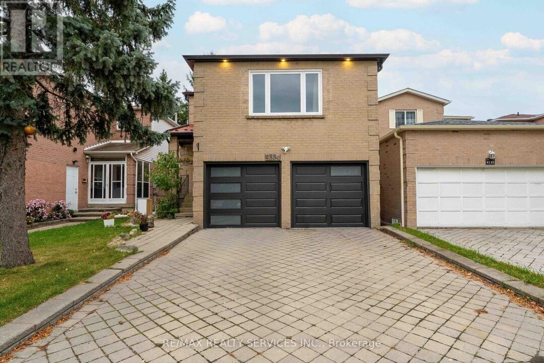 4354 Waterford Crescent in Mississauga, ON - Building Photo