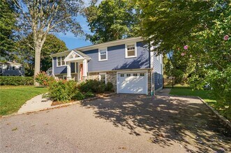 66 Mawney St in East Greenwich, RI - Building Photo - Building Photo