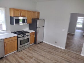 37 Gates St in Crystal Lake, IL - Building Photo - Building Photo