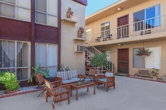 Arizona Towers Apartments in San Diego, CA - Building Photo - Interior Photo