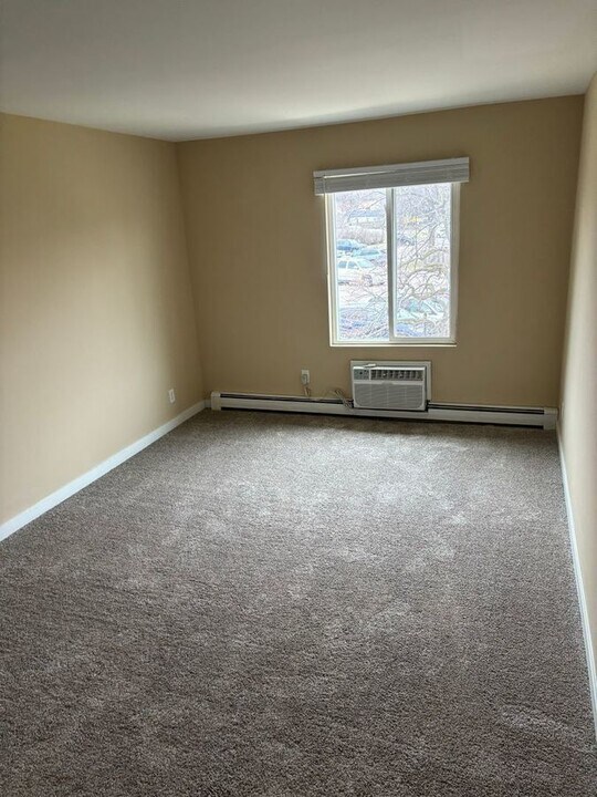 1700 Light Road, Unit Unit 101 in Oswego, IL - Building Photo