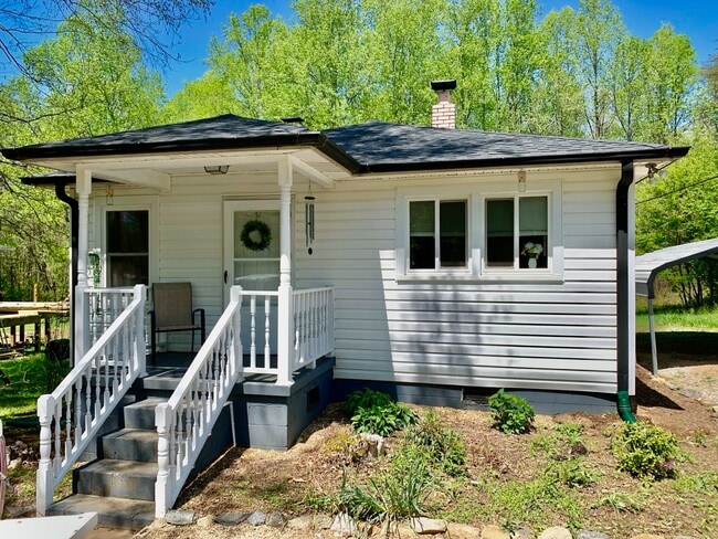108 New Circle Rd in Travelers Rest, SC - Building Photo - Building Photo