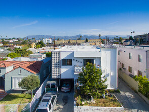 4517 Maplewood Ave in Los Angeles, CA - Foto de edificio - Building Photo