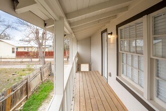 407 Sarah St in San Marcos, TX - Building Photo - Building Photo