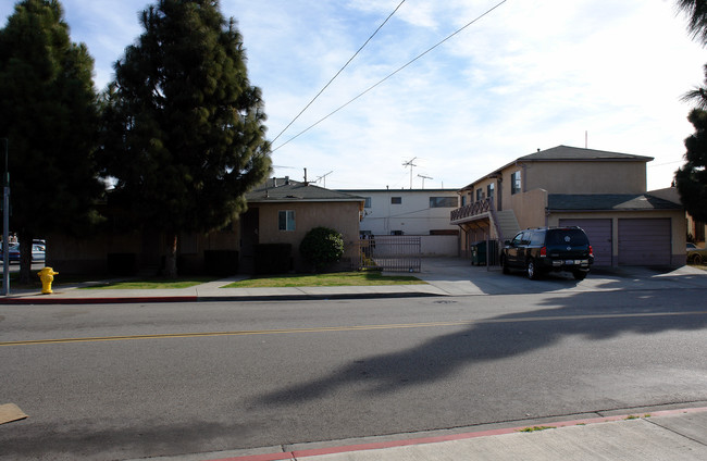 248-250 W Arbor Vitae St in Inglewood, CA - Building Photo - Building Photo