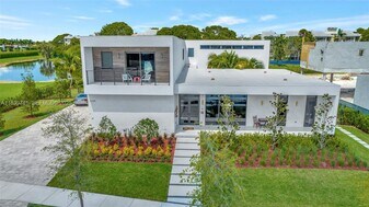 16709 Botaniko Dr N in Weston, FL - Building Photo