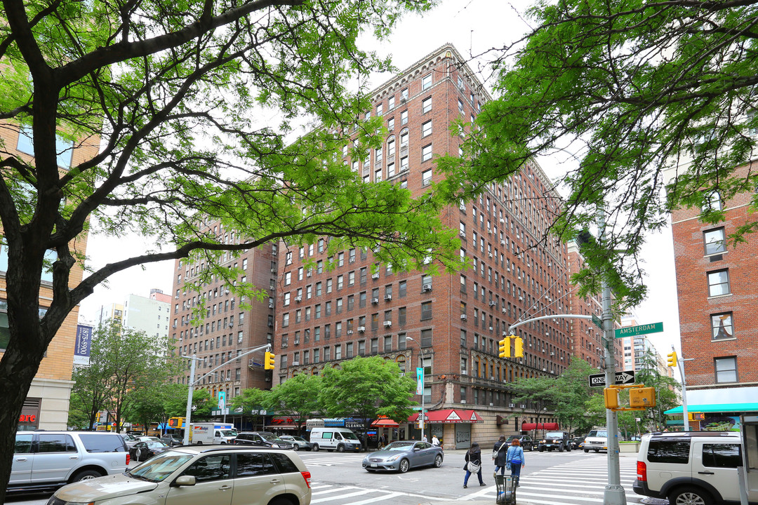 Edna Court in New York, NY - Building Photo