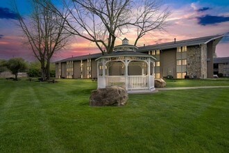 Stone Lodge Apartments in Columbus, OH - Foto de edificio - Building Photo