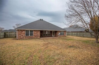 139 Fox Run Cir in Centerton, AR - Foto de edificio - Building Photo