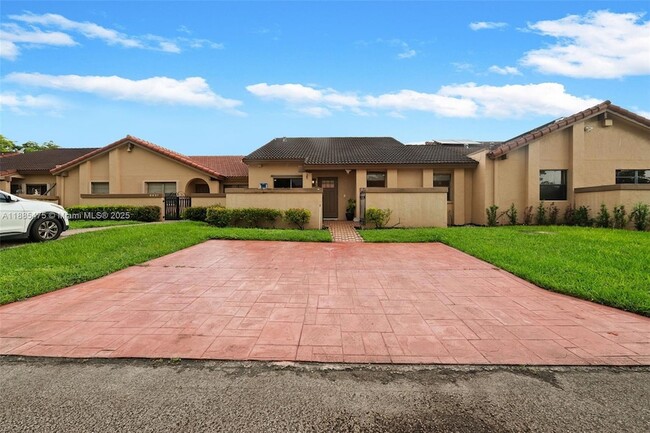 6633 NW 179th Terrace in Hialeah, FL - Building Photo - Building Photo