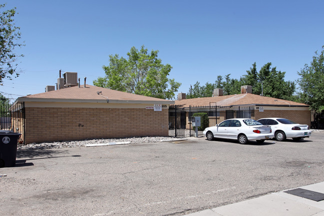205 Espanola St NE in Albuquerque, NM - Foto de edificio - Building Photo