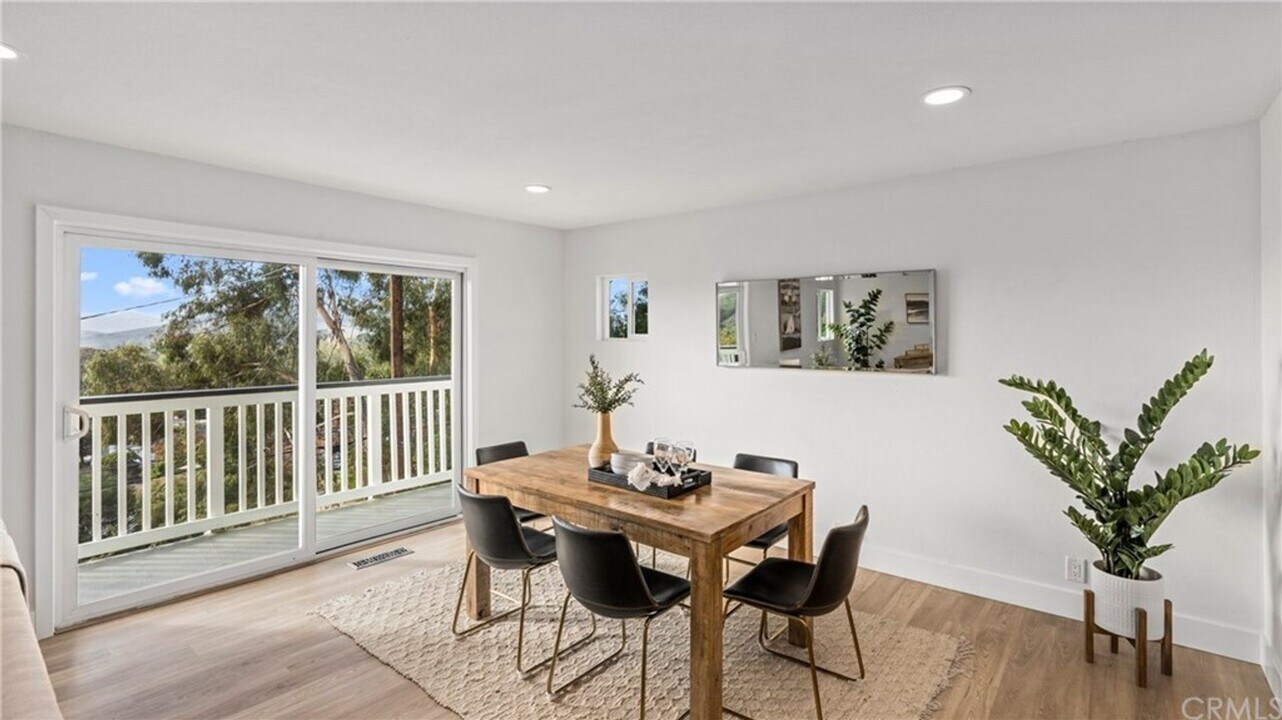 381 Santa Maria Ave in San Luis Obispo, CA - Foto de edificio