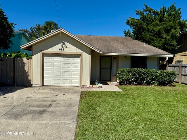 665 10th Pl S in Jacksonville Beach, FL - Building Photo - Building Photo