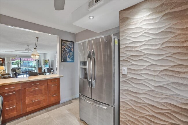 property at 400 S Hollybrook Dr