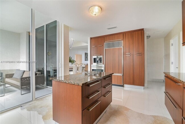 15811 Collins Ave in Sunny Isles Beach, FL - Building Photo - Building Photo