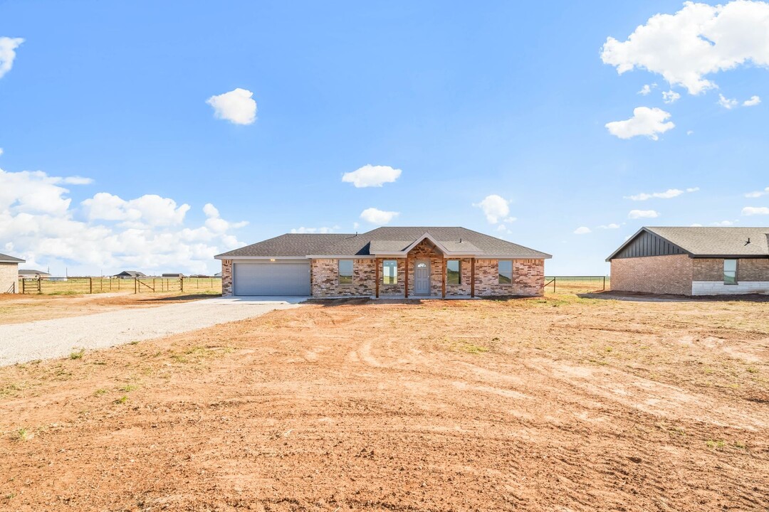 9326 East F M 597 in Idalou, TX - Building Photo