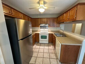 1168 Dove Hollow Cir E in Memphis, TN - Building Photo - Building Photo