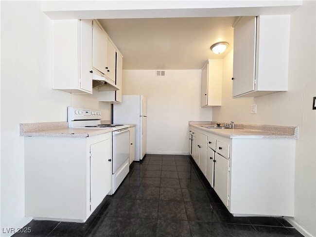 3217 Arlene Way, Unit 2 in Las Vegas, NV - Building Photo - Building Photo