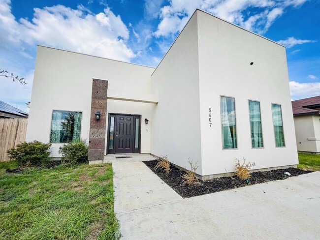 5407 Capilla St in Laredo, TX - Building Photo - Building Photo