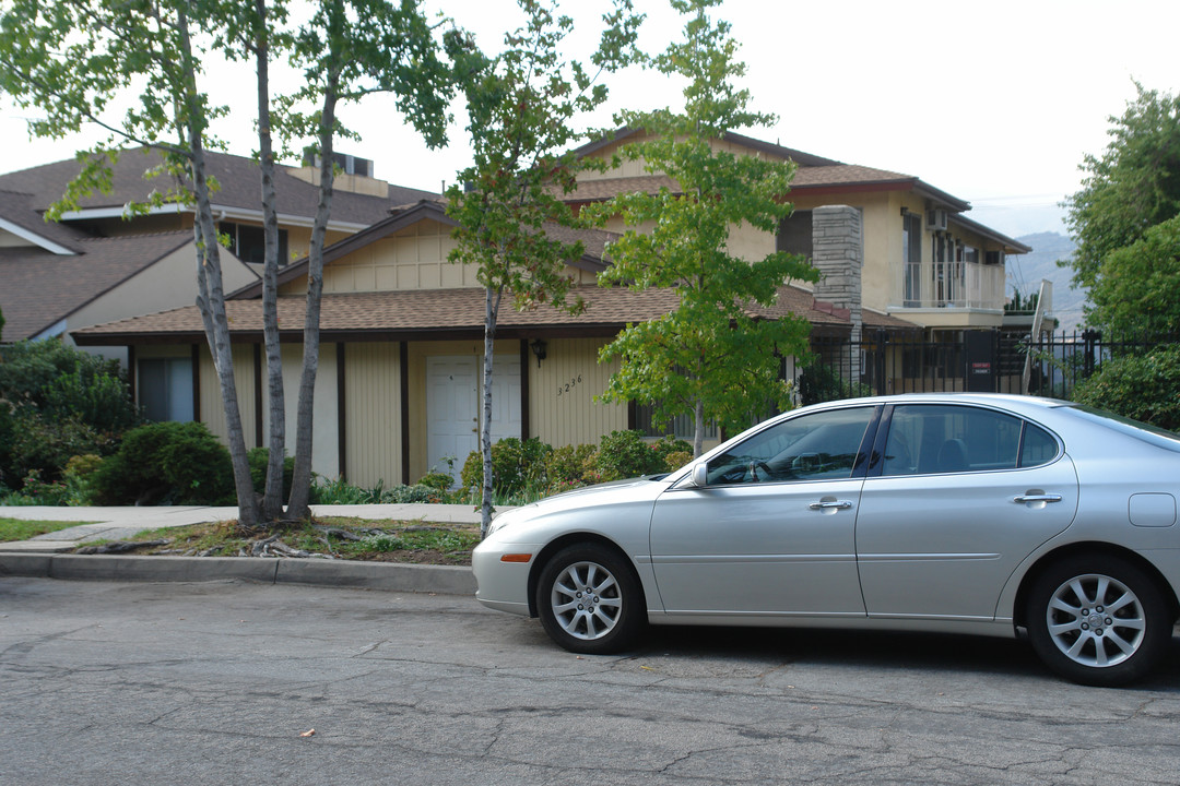 3236 Fairesta St in La Crescenta, CA - Building Photo