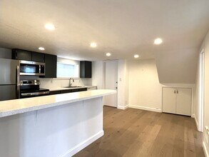 9219 8th Ave NW in Seattle, WA - Building Photo - Building Photo