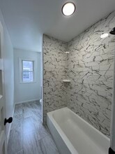 919 Elsinore Pl in Chester, PA - Foto de edificio - Building Photo